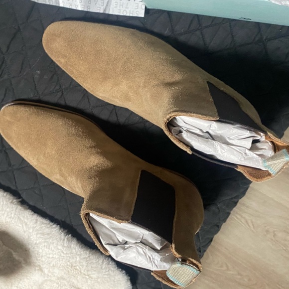 The shoe bear size US 9. Fits like a 9.5. Brand new - Picture 9 of 13